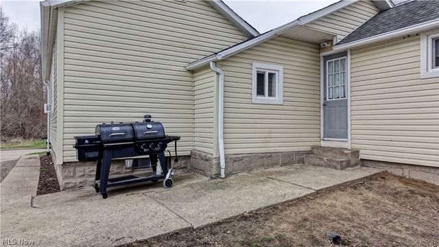 254 1st Street SE, Brewster, OH 44613