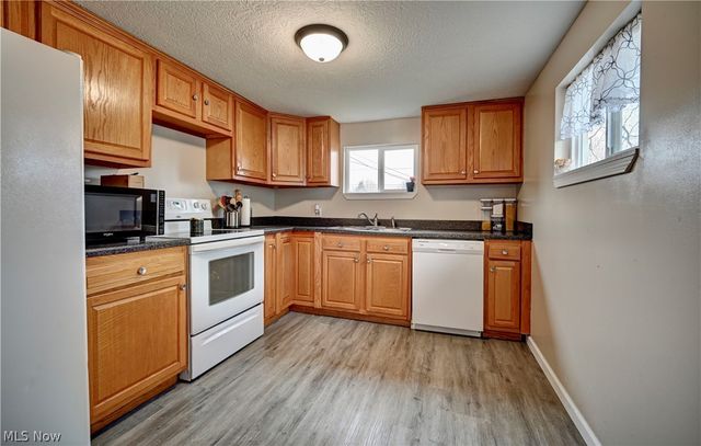 254 1st Street SE, Brewster, OH 44613