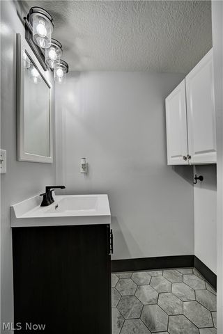 254 1st Street SE, Brewster, OH 44613