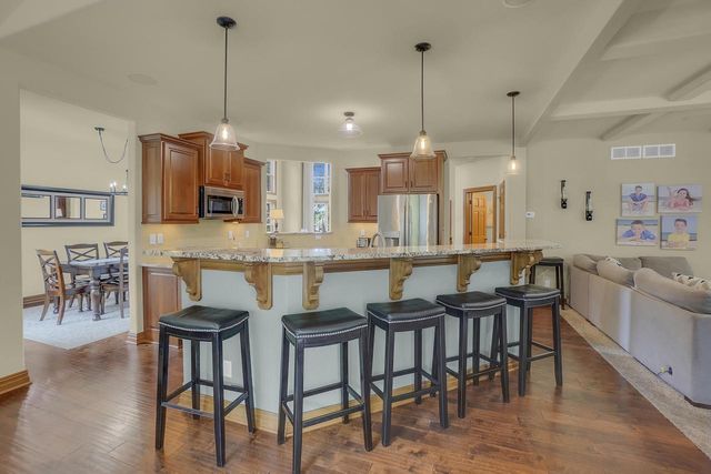 W270N2468 Orchard LANE, Pewaukee, WI 53072