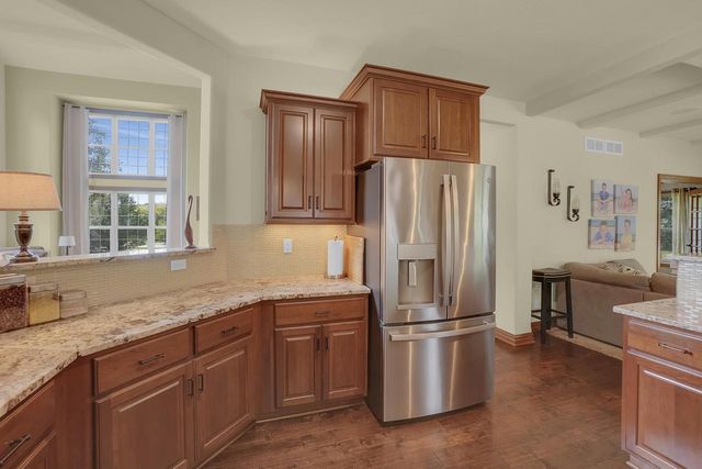 W270N2468 Orchard LANE, Pewaukee, WI 53072