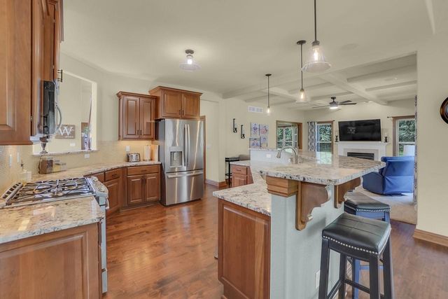 W270N2468 Orchard LANE, Pewaukee, WI 53072