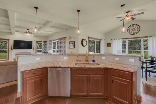 W270N2468 Orchard LANE, Pewaukee, WI 53072
