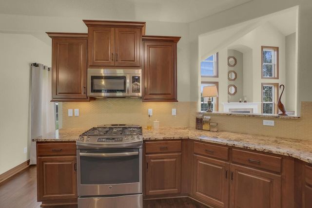 W270N2468 Orchard LANE, Pewaukee, WI 53072