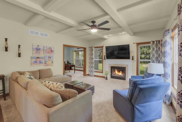 W270N2468 Orchard LANE, Pewaukee, WI 53072