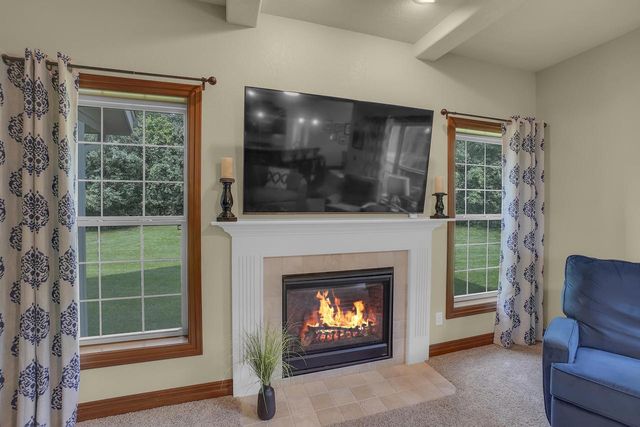 W270N2468 Orchard LANE, Pewaukee, WI 53072