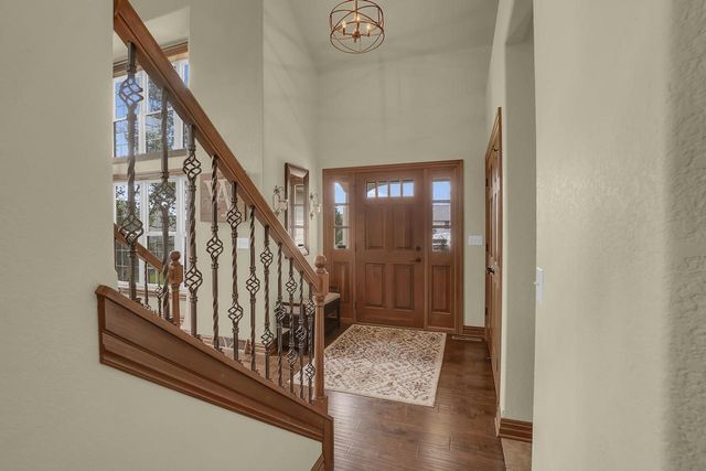 W270N2468 Orchard LANE, Pewaukee, WI 53072