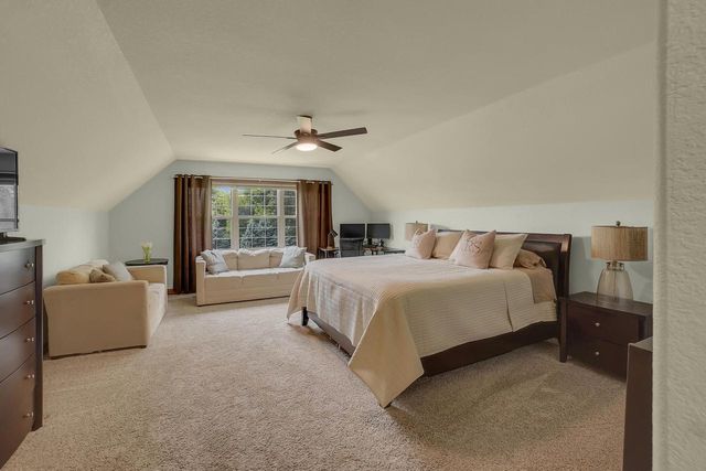 W270N2468 Orchard LANE, Pewaukee, WI 53072