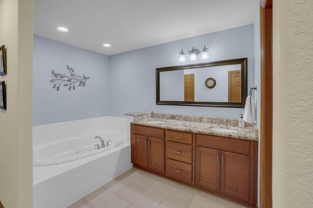 W270N2468 Orchard LANE, Pewaukee, WI 53072