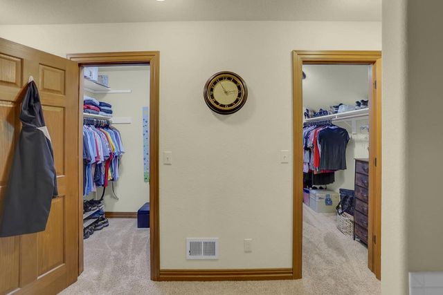 W270N2468 Orchard LANE, Pewaukee, WI 53072
