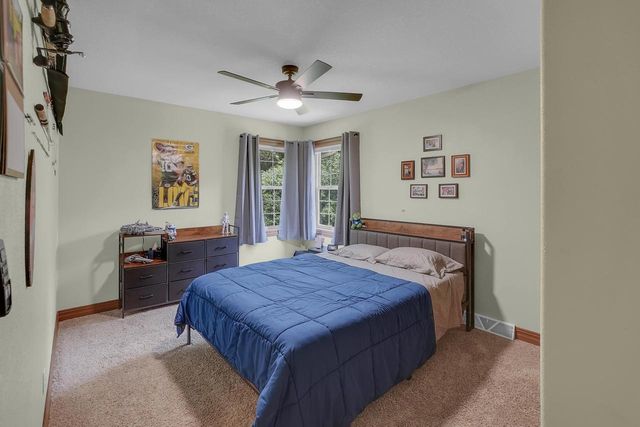 W270N2468 Orchard LANE, Pewaukee, WI 53072