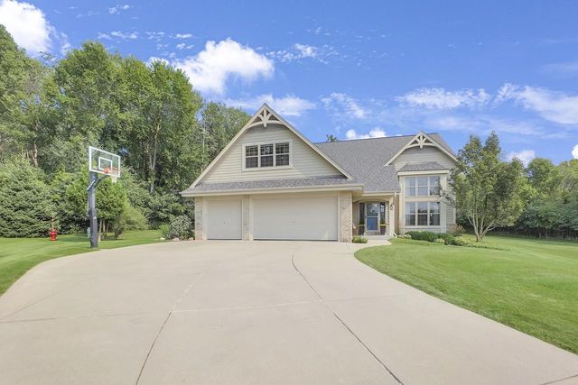 W270N2468 Orchard LANE, Pewaukee, WI 53072