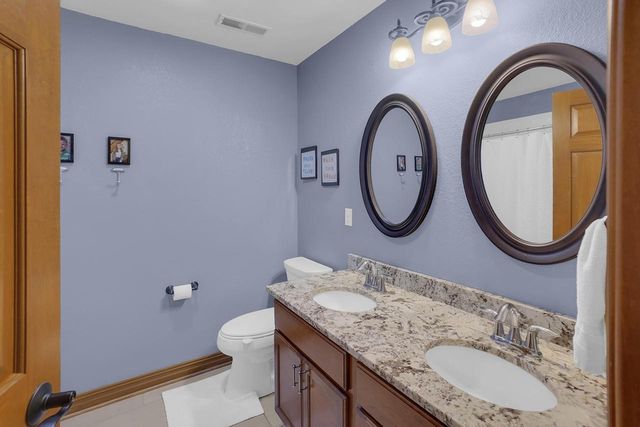 W270N2468 Orchard LANE, Pewaukee, WI 53072