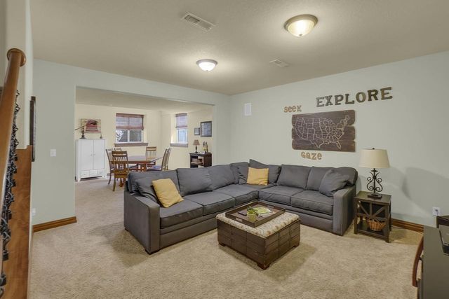 W270N2468 Orchard LANE, Pewaukee, WI 53072