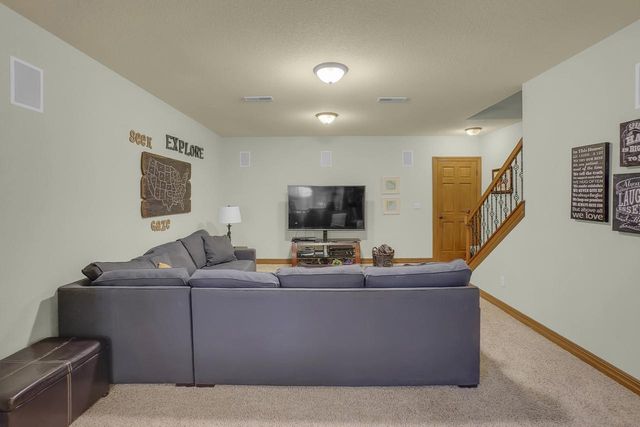 W270N2468 Orchard LANE, Pewaukee, WI 53072