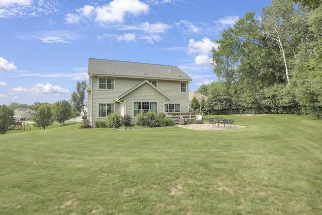 W270N2468 Orchard LANE, Pewaukee, WI 53072