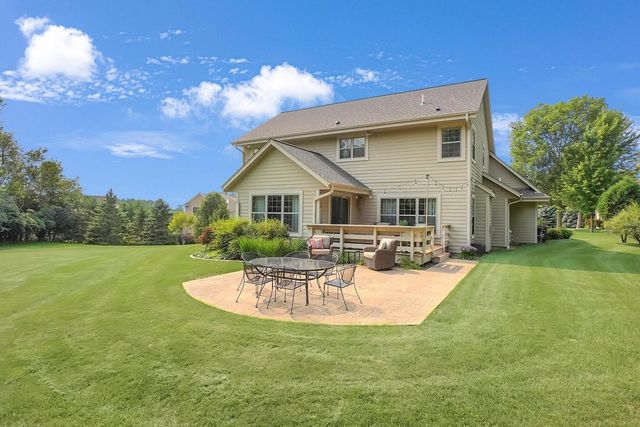 W270N2468 Orchard LANE, Pewaukee, WI 53072