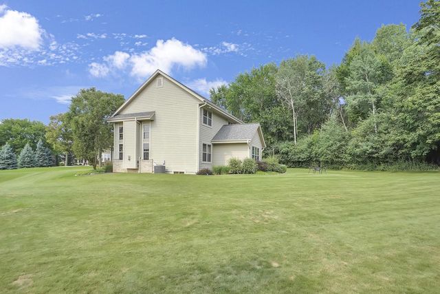 W270N2468 Orchard LANE, Pewaukee, WI 53072