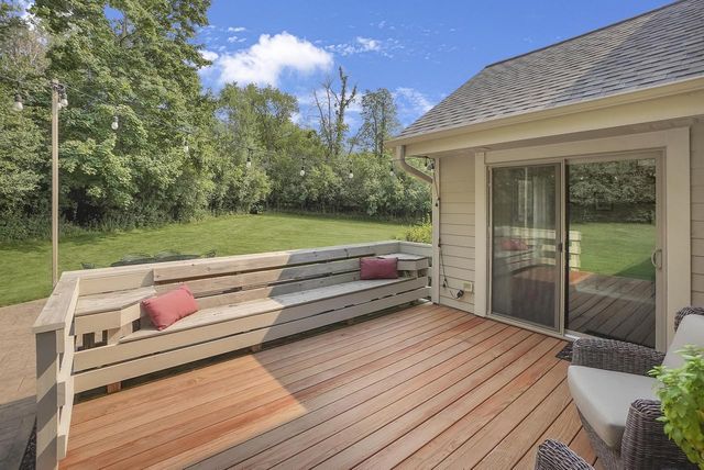 W270N2468 Orchard LANE, Pewaukee, WI 53072