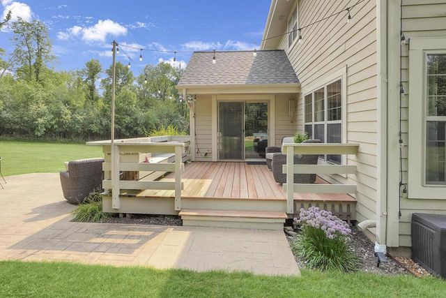 W270N2468 Orchard LANE, Pewaukee, WI 53072
