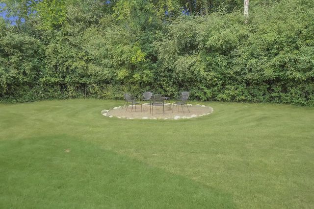W270N2468 Orchard LANE, Pewaukee, WI 53072