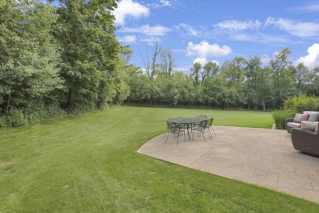 W270N2468 Orchard LANE, Pewaukee, WI 53072