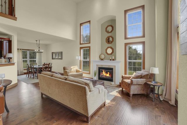 W270N2468 Orchard LANE, Pewaukee, WI 53072
