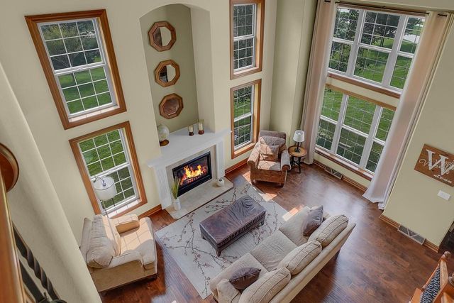 W270N2468 Orchard LANE, Pewaukee, WI 53072