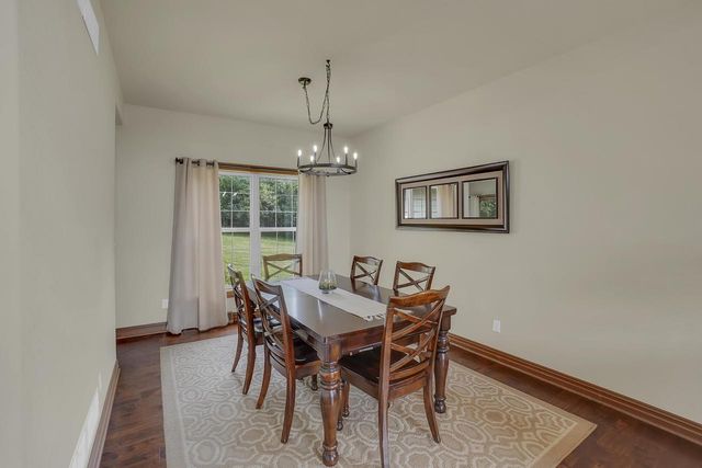 W270N2468 Orchard LANE, Pewaukee, WI 53072