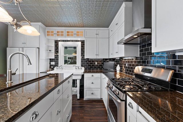 1407 Michigan AVENUE, Manitowoc, WI 54220