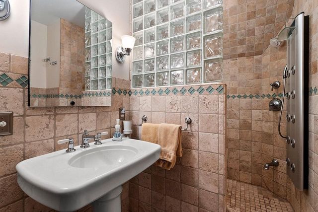 1407 Michigan AVENUE, Manitowoc, WI 54220