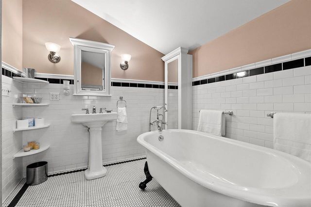 1407 Michigan AVENUE, Manitowoc, WI 54220