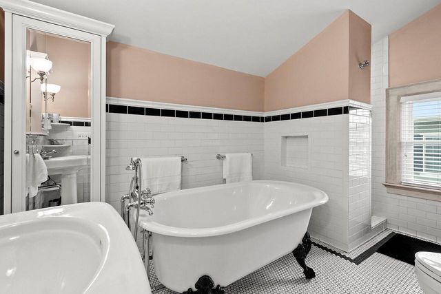 1407 Michigan AVENUE, Manitowoc, WI 54220