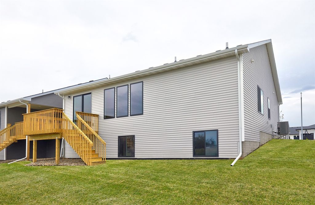 1163 NW Petersen Drive, Waukee, IA 50263