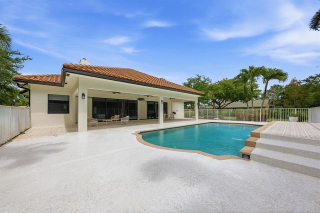 8717 Estate Drive, West Palm Beach, FL 33411
