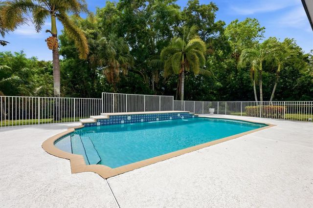 8717 Estate Drive, West Palm Beach, FL 33411