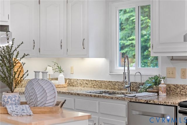 13113 Morning Hill Ln, Midlothian, VA 23112