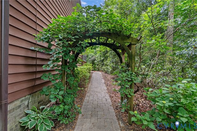13113 Morning Hill Ln, Midlothian, VA 23112