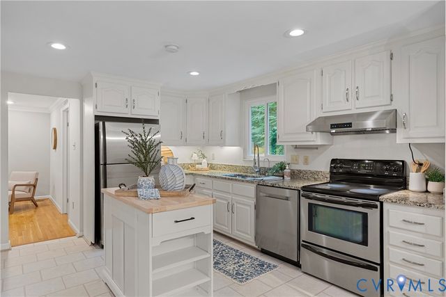 13113 Morning Hill Ln, Midlothian, VA 23112