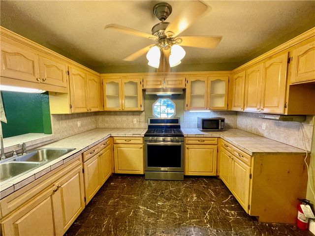 1242 Cambridge Dr, Corpus Christi, TX 78404