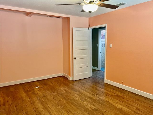 1242 Cambridge Dr, Corpus Christi, TX 78404