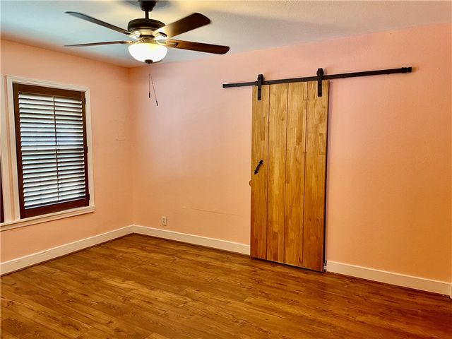 1242 Cambridge Dr, Corpus Christi, TX 78404