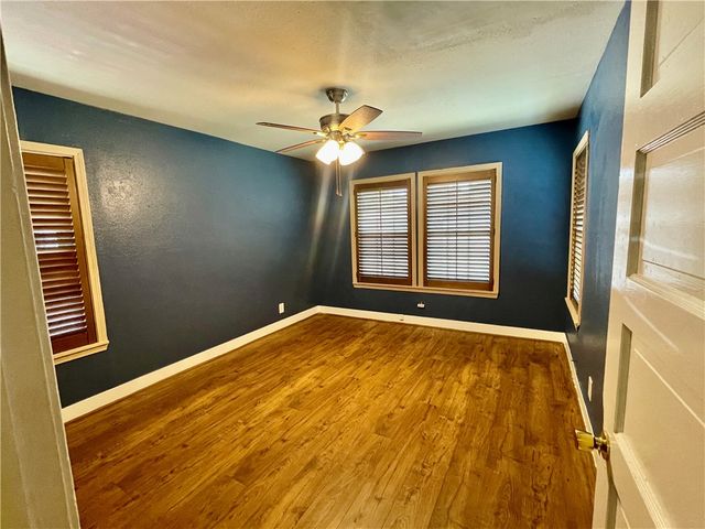 1242 Cambridge Dr, Corpus Christi, TX 78404