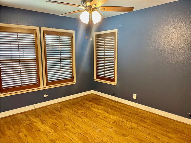 1242 Cambridge Dr, Corpus Christi, TX 78404