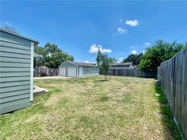 1242 Cambridge Dr, Corpus Christi, TX 78404