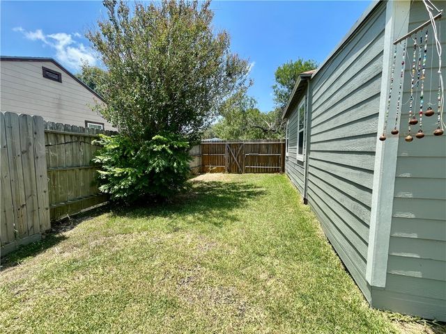 1242 Cambridge Dr, Corpus Christi, TX 78404