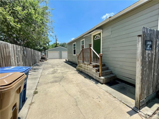 1242 Cambridge Dr, Corpus Christi, TX 78404