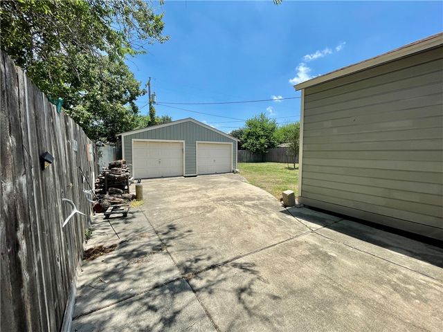 1242 Cambridge Dr, Corpus Christi, TX 78404