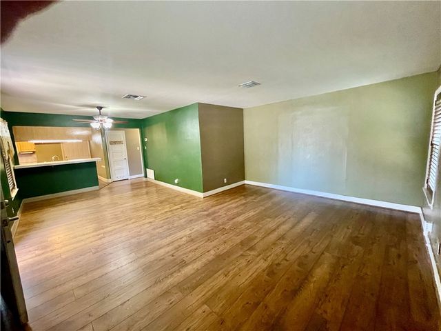 1242 Cambridge Dr, Corpus Christi, TX 78404