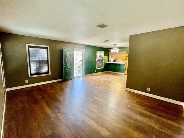 1242 Cambridge Dr, Corpus Christi, TX 78404